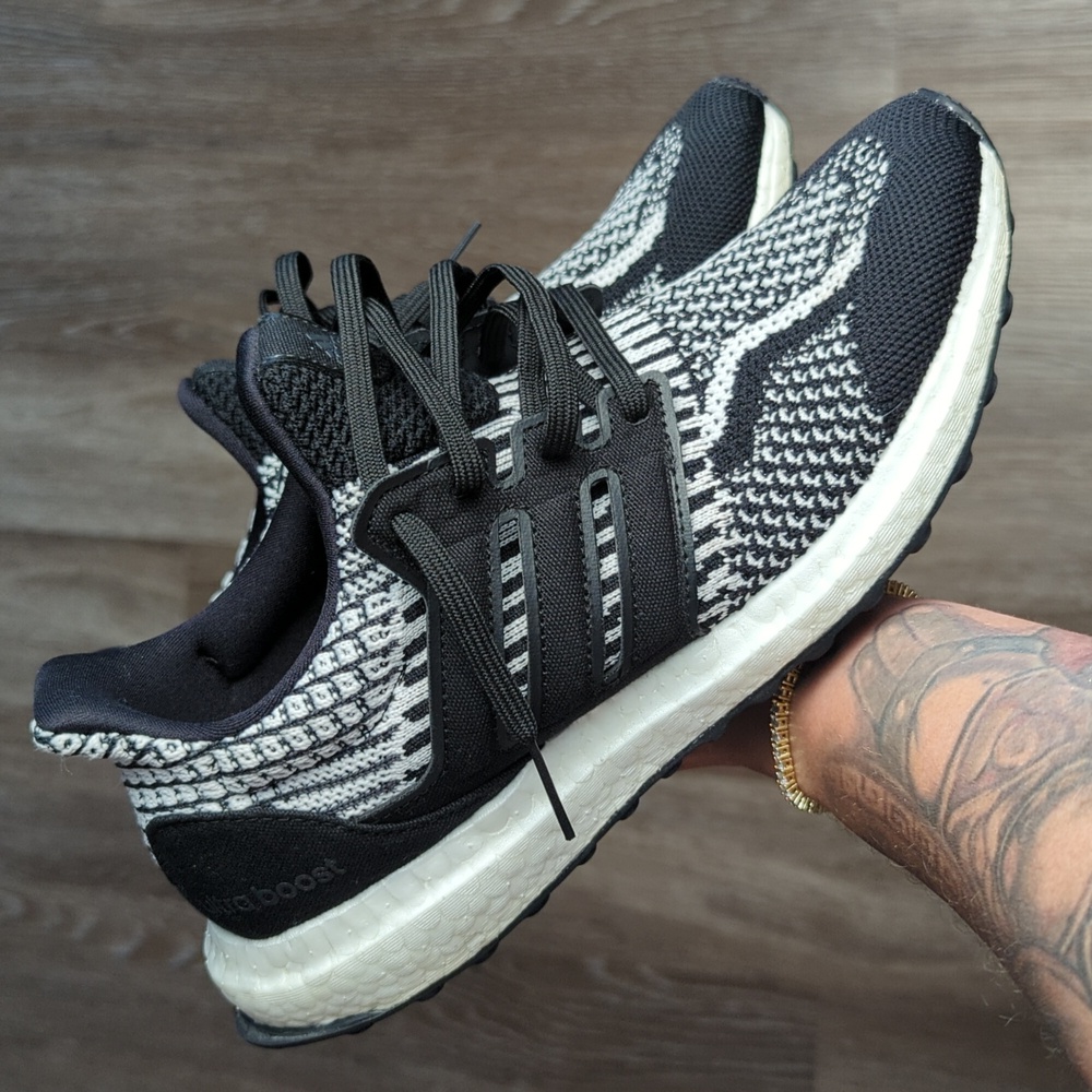 Adidas Ultraboost 5.0 DNA Oreo Men's 6.5/Women's 8